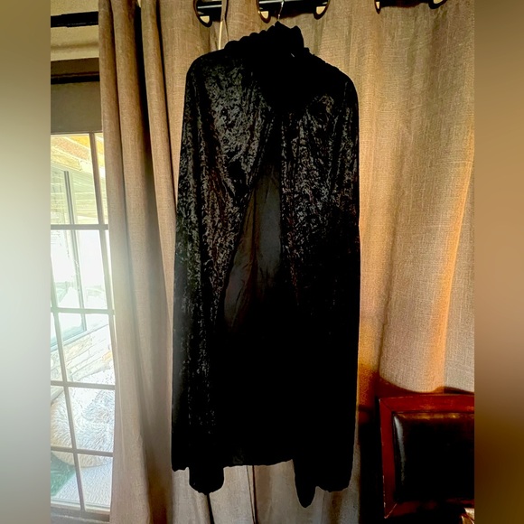 🆕 Spirit Black Velvet Hooded Cape - Picture 6 of 17